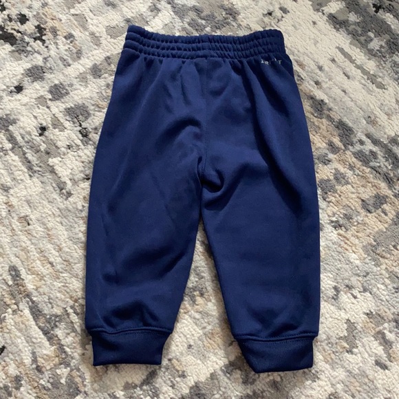 💥SOLD💥Nike Baby Boy Navy Joggers Size 12 Months - Picture 4 of 5